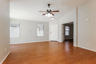 410 E Daniella Dr in San Tan Valley, AZ - Building Photo - Building Photo