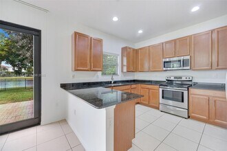 704 NE 193rd St in Miami, FL - Building Photo - Building Photo