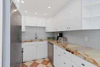 401 Peruvian Ave in Palm Beach, FL - Building Photo - Building Photo