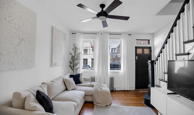 property at 174 W Laurel St