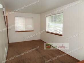 1512 S Puget Dr in Renton, WA - Building Photo - Building Photo