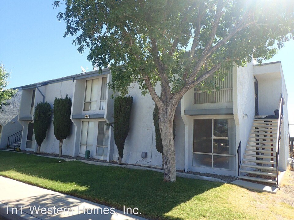 714 N Sanders St in Ridgecrest, CA - Building Photo