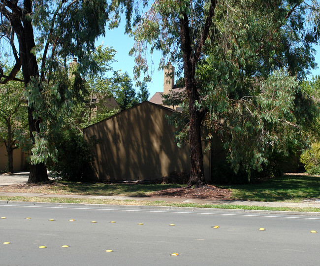 2371 Bethards Dr in Santa Rosa, CA - Building Photo - Building Photo