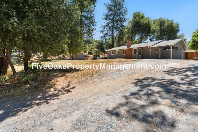 520 Fowler Ln in Diamond Springs, CA - Building Photo - Building Photo