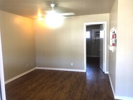 1755 Colquitt St in Houston, TX - Building Photo