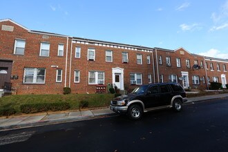 441 Manor Pl NW in Washington, DC - Foto de edificio - Building Photo