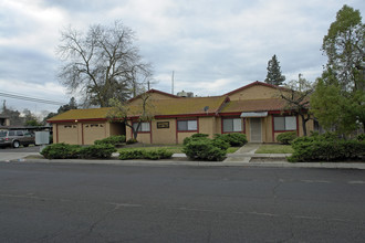 200 N K St in Madera, CA - Building Photo - Building Photo