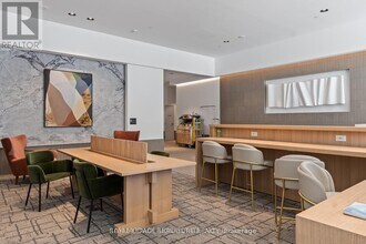 395 Square One Dr in Mississauga, ON - Building Photo - Building Photo