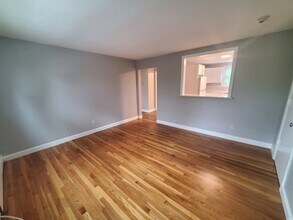 433 Sea St, Unit 5 in Quincy, MA - Building Photo - Building Photo