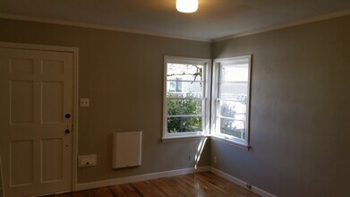107 Southeast 80th Avenue, Unit 107 SE 80th in Portland, OR - Foto de edificio - Building Photo