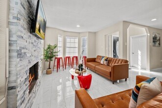 2504 Ferguson Way in Houston, TX - Building Photo - Building Photo