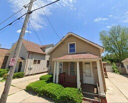 1211 S Memorial Dr in Racine, WI - Building Photo