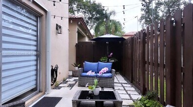 16203 Emerald Cove Rd in Weston, FL - Building Photo - Building Photo
