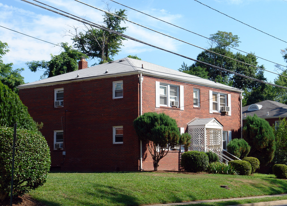 310 Shirley St in Falls Church, VA - Foto de edificio