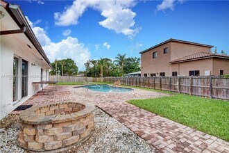 210 NE 2nd Ct in Dania Beach, FL - Building Photo - Building Photo