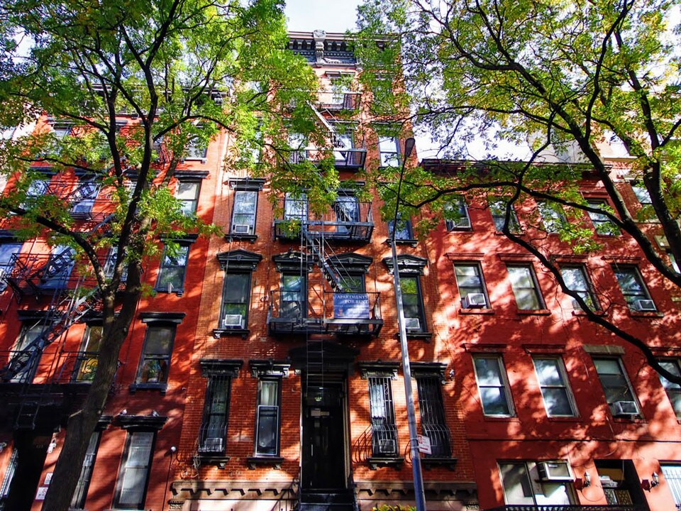 417 East 9th Street in New York, NY - Foto de edificio