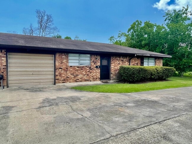 property at 2947 Ruby Dr