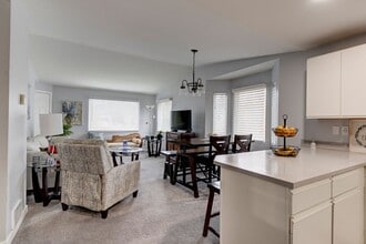 651 NE Ellis Way in Oak Harbor, WA - Building Photo - Building Photo