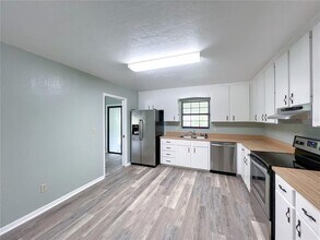 6003 NW 36th Pl in Gainesville, FL - Building Photo - Building Photo