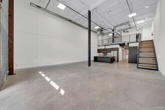 215 Coca-Cola Pl, Unit 244 in San Antonio, TX - Building Photo - Building Photo
