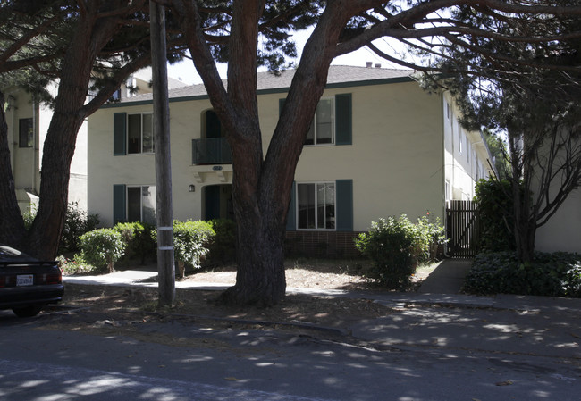 564 Chestnut in San Carlos, CA - Foto de edificio - Building Photo