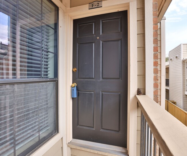 2001 Bering Dr in Houston, TX - Building Photo - Building Photo