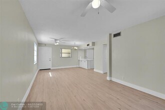 9150 NW 38th Dr in Coral Springs, FL - Foto de edificio - Building Photo