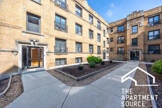 732 W Roscoe St, Unit SGA in Chicago, IL - Building Photo - Building Photo