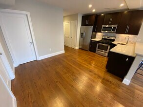 263 W 2nd St, Unit 1 in Boston, MA - Building Photo - Building Photo