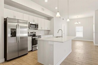 870 Columbia St in Port Charlotte, FL - Building Photo - Building Photo