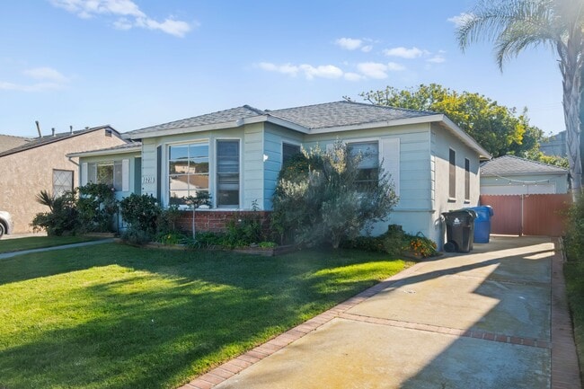 13218 Lake St in Los Angeles, CA - Building Photo - Building Photo