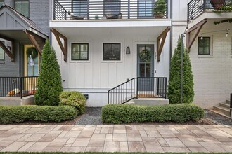 121 Chestnut Cir in Atlanta, GA - Building Photo - Building Photo