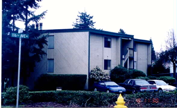 Brentwood Apartments in Kirkland, WA - Building Photo