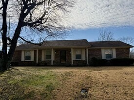 2309 Woodmont Dr in Springfield, TN - Building Photo
