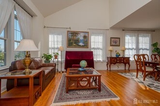 8 Comstock Ln in Montgomery, NJ - Building Photo - Building Photo