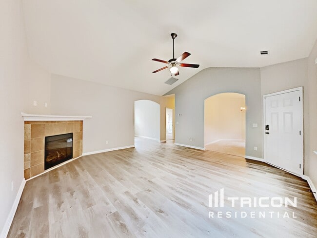 7894 Bluefin Trail in Union City, GA - Foto de edificio - Building Photo