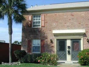 911 N Colonial Ct in Indian Harbour Beach, FL - Building Photo - Building Photo