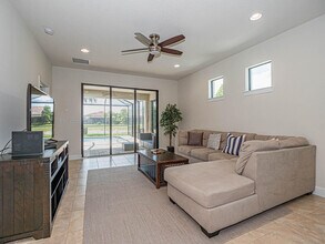 5163 Longhorn Dr in Vero Beach, FL - Foto de edificio - Building Photo
