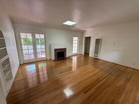 11636 Valley Spring Ln in Studio City, CA - Building Photo