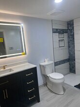 423 Christopher Ave, Unit 21 in Gaithersburg, MD - Foto de edificio - Building Photo