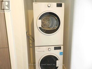 15 Holmes Ave in Toronto, ON - Building Photo - Building Photo