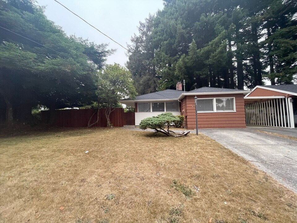 2836 S St in Eureka, CA - Foto de edificio