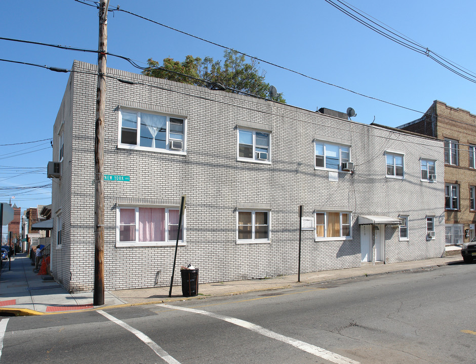 4010 New York Ave in Union City, NJ - Building Photo