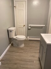 916 Main St, Unit 1 in Vassalboro, ME - Building Photo - Building Photo