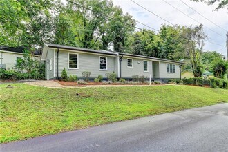 4910 N Lee St in Buford, GA - Building Photo - Building Photo