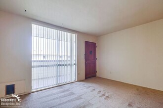3333 Ruffin Rd in San Diego, CA - Building Photo - Building Photo