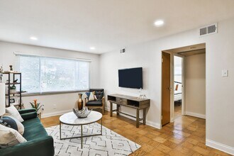 7055 Hampton Ave in St. Louis, MO - Foto de edificio - Building Photo