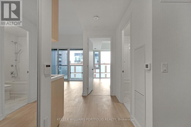 158 Front St E in Toronto, ON - Building Photo - Building Photo