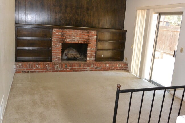 2902 S Jacob St in Visalia, CA - Foto de edificio - Building Photo