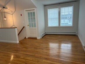 3 Cottage St, Unit 2nd floor in Danbury, CT - Foto de edificio - Building Photo